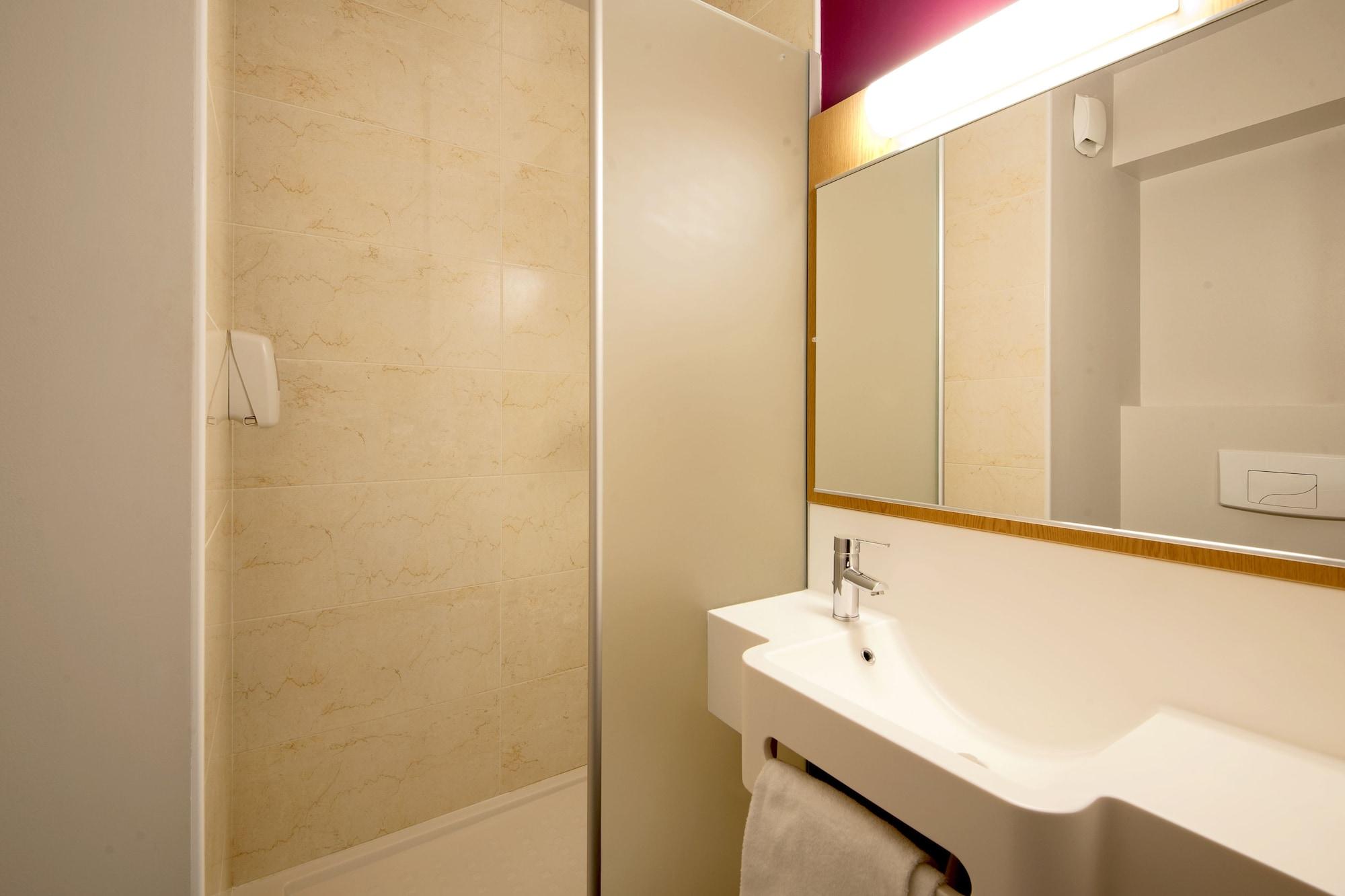 B&B Hotel Lyon Eurexpo Шасьє Екстер'єр фото