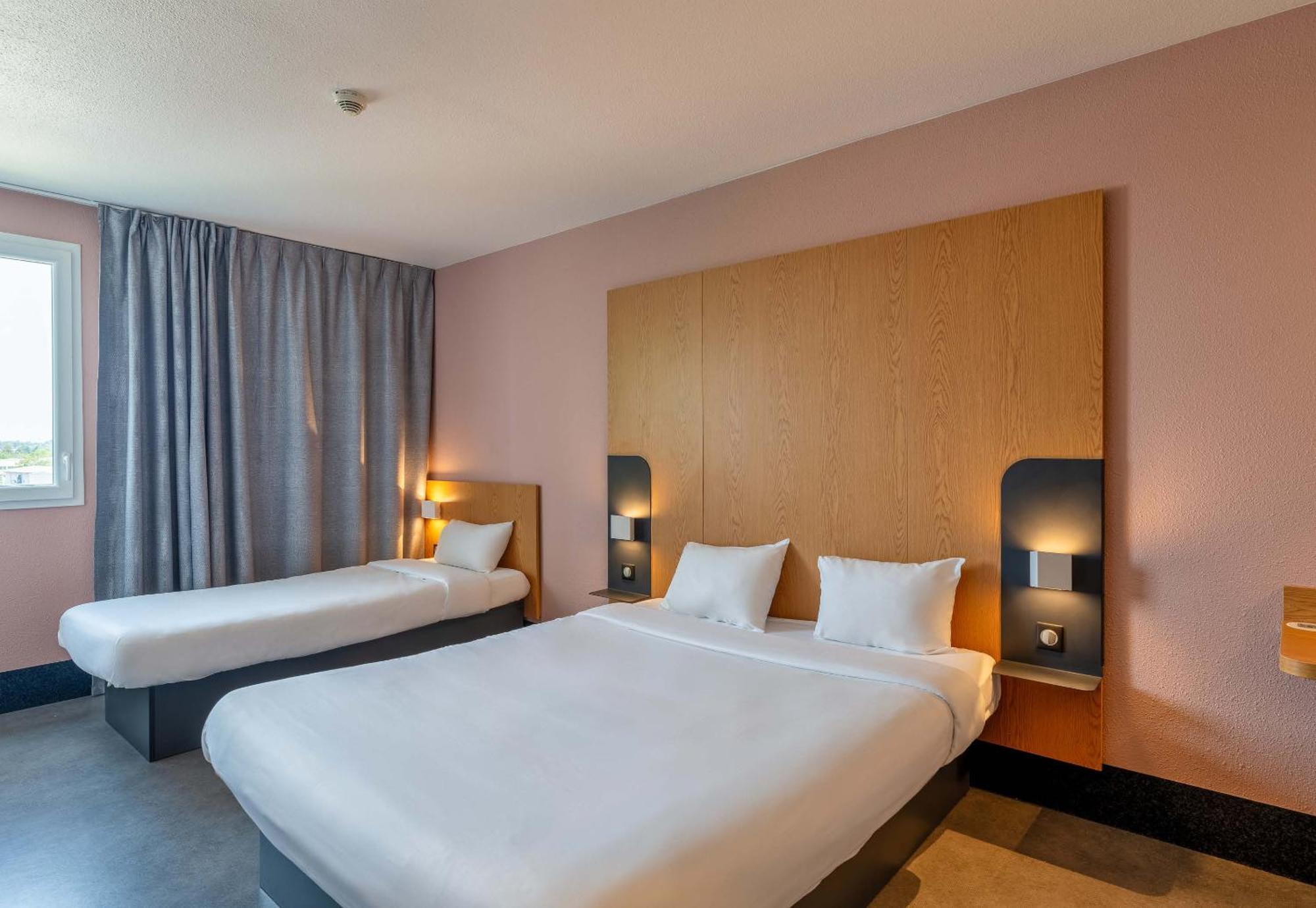 B&B Hotel Lyon Eurexpo Шасьє Екстер'єр фото