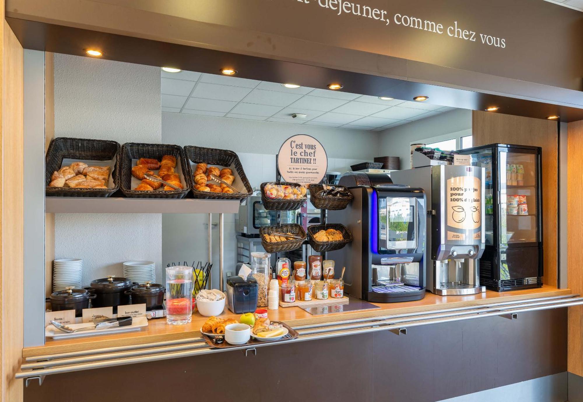 B&B Hotel Lyon Eurexpo Шасьє Екстер'єр фото