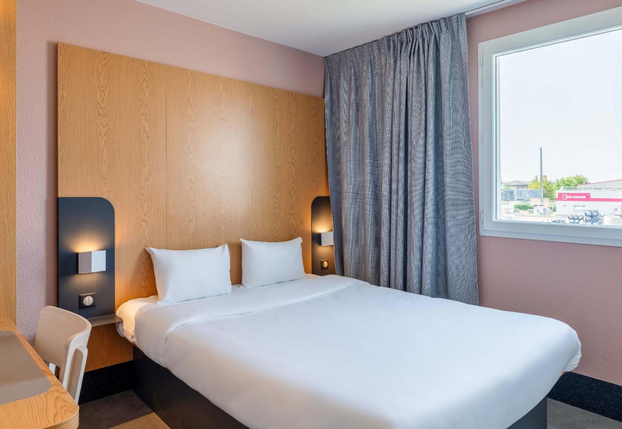 B&B Hotel Lyon Eurexpo Шасьє Екстер'єр фото